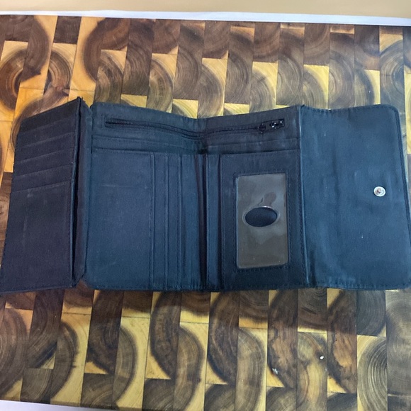 Liz Claiborne wallet - Picture 3 of 4